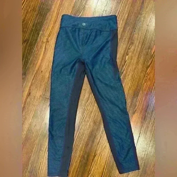 Gap Women’s workout pants size Medium - Picture 1 of 3